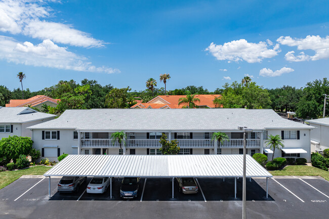 Lake Lawn Condominiums in Ft. Myers, FL - Building Photo - Primary Photo