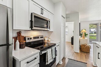 Bell Lansbrook Village in Palm Harbor, FL - Building Photo - Building Photo