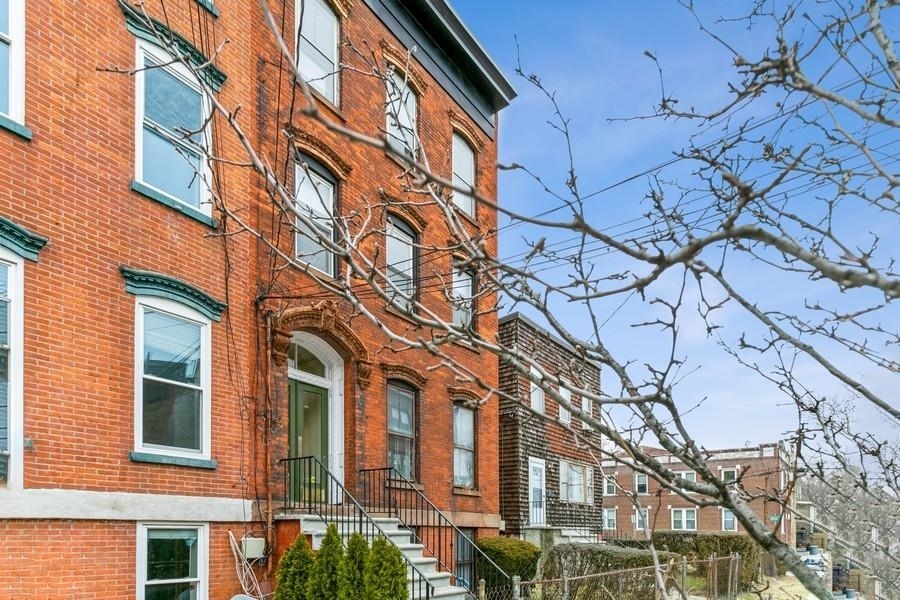 271 Ogden Ave in Jersey City, NJ - Building Photo