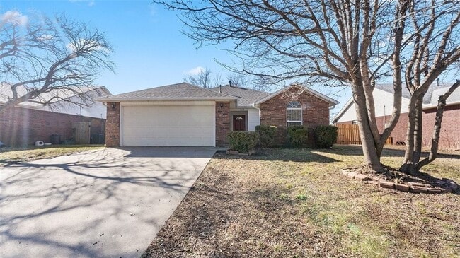 829 S Liberty Dr in Fayetteville, AR - Foto de edificio - Building Photo