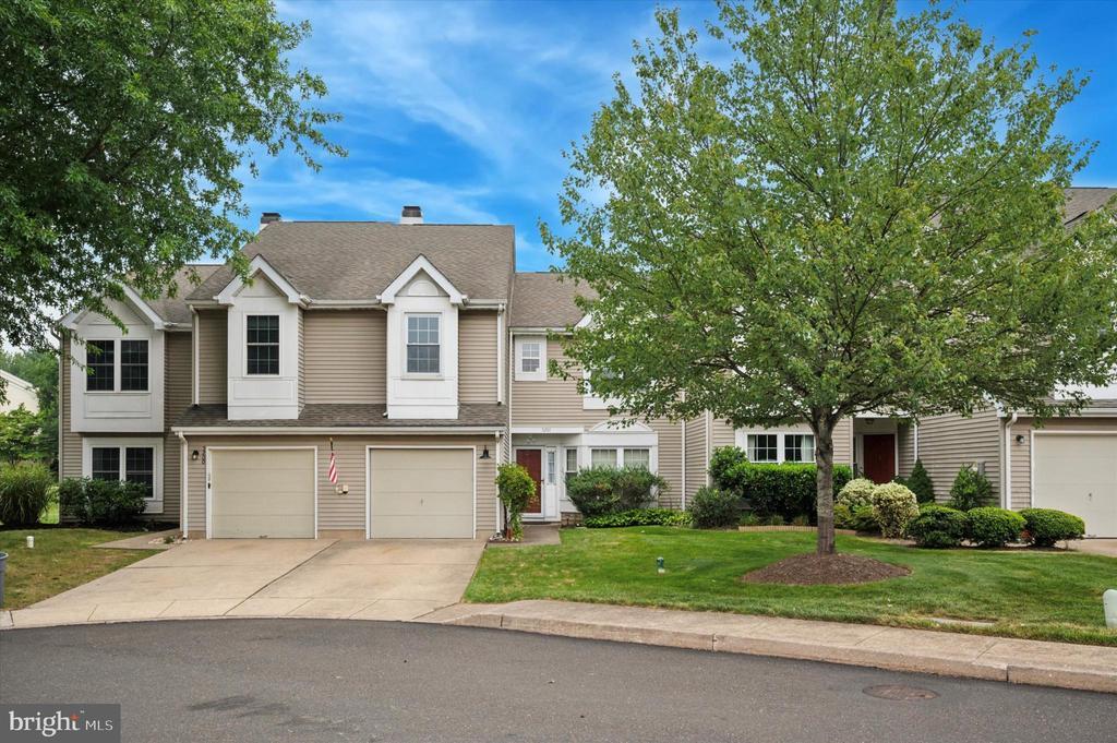 5201 Plantation Ct in North Wales, PA - Building Photo