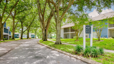 The Crest at Altamonte in Altamonte Springs, FL - Foto de edificio - Building Photo