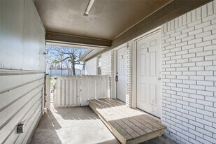 6318 Laramie St in Humble, TX - Building Photo