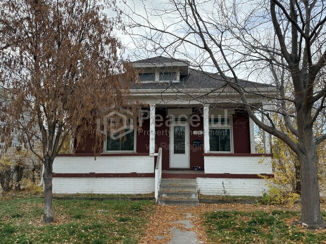 property at 128 E Truman Ave