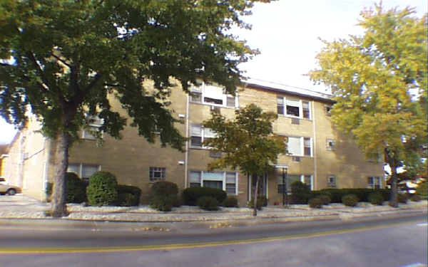 4004 W Howard St in Skokie, IL - Foto de edificio