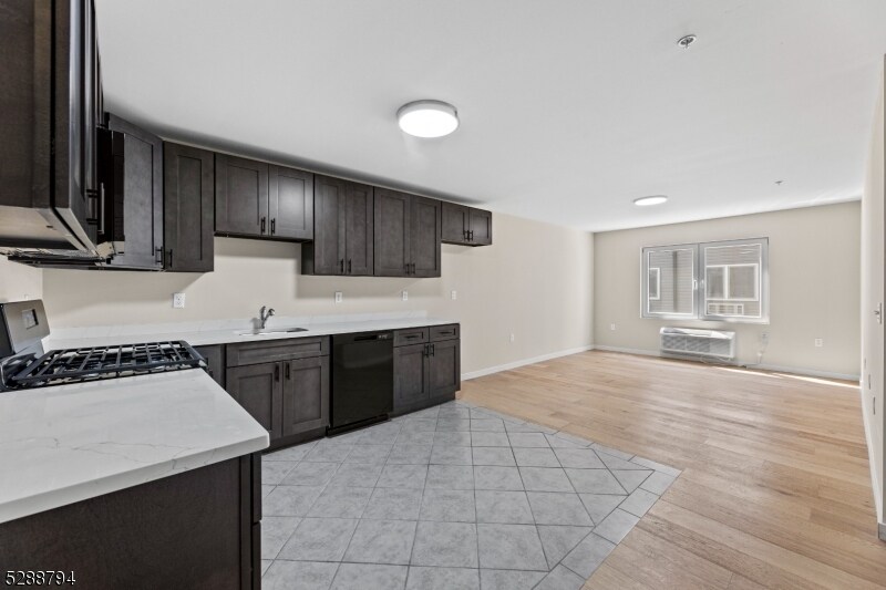 172 6th St in Passaic, NJ - Building Photo