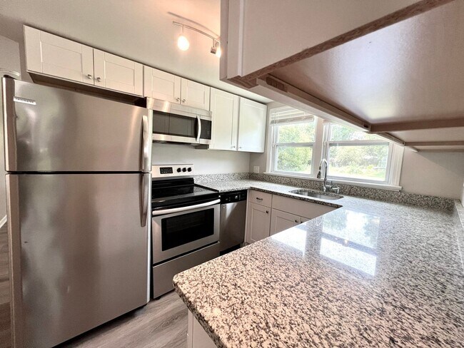 1239 Log Cabin Rd in Charlotte, NC - Building Photo - Building Photo