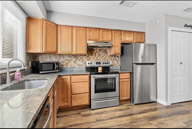 6832 76th Ave N in Minneapolis, MN - Building Photo - Building Photo