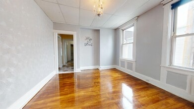 235 Bidwell Ave in Jersey City, NJ - Foto de edificio - Building Photo