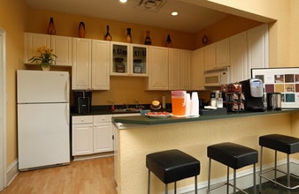 Wentworth Properties in Orlando, FL - Building Photo - Interior Photo