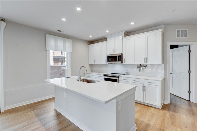 1669 Bandit Loop in Reston, VA - Building Photo - Building Photo