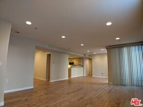 5143 White Oak Ave in Los Angeles, CA - Building Photo - Building Photo