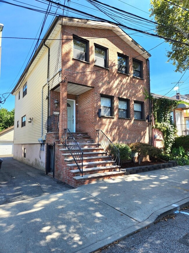 property at 2010 44th St