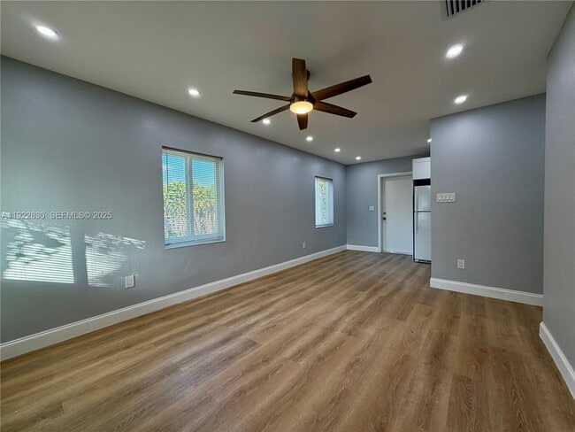 16521 NW 18th Ct in Opa Locka, FL - Foto de edificio - Building Photo