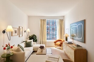 550 Tenth Avenue in New York, NY - Building Photo