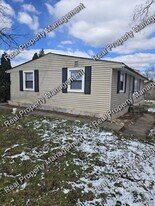 514 E Dahlgren St in Crown Point, IN - Building Photo