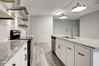 1329 Nicholson St, Unit B in Houston, TX - Building Photo - Building Photo