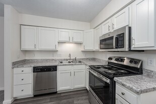 Kingsgate Village in West Chester, OH - Building Photo