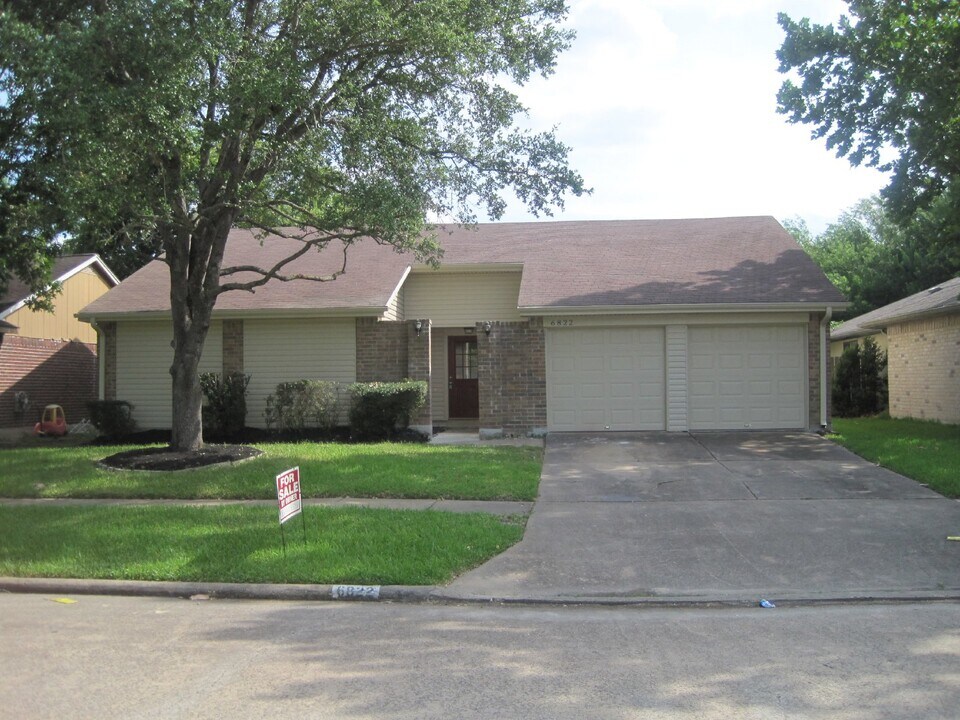 6822 Harpers Dr in Richmond, TX - Building Photo