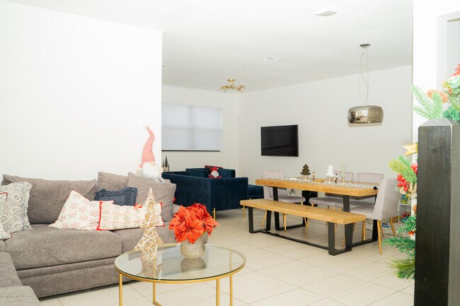 138 NE 22nd St in Miami, FL - Building Photo - Building Photo