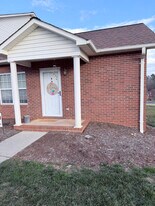 102 Brandywine Dr NE in Conover, NC - Building Photo