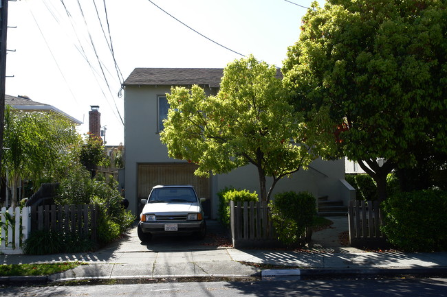 423 Jackson Ave in Redwood City, CA - Foto de edificio - Building Photo