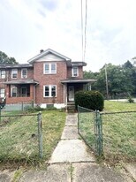 453 Ohio Ave in Clairton, PA - Building Photo