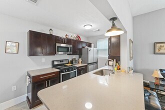 4912 Avenue R in Galveston, TX - Foto de edificio - Building Photo