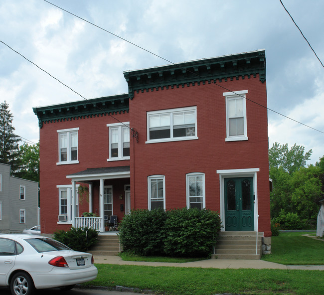 31 W Harrison St in Saratoga Springs, NY - Building Photo - Building Photo