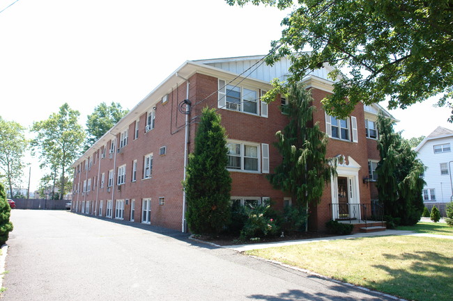 720 Westfield Ave in Elizabeth, NJ - Foto de edificio - Building Photo