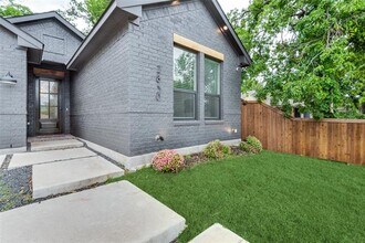 2830 S Marsalis Ave in Dallas, TX - Building Photo - Building Photo