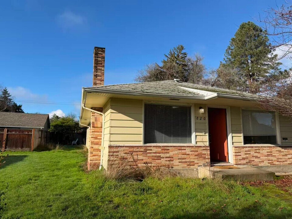 820 NW 28th St in Corvallis, OR - Building Photo