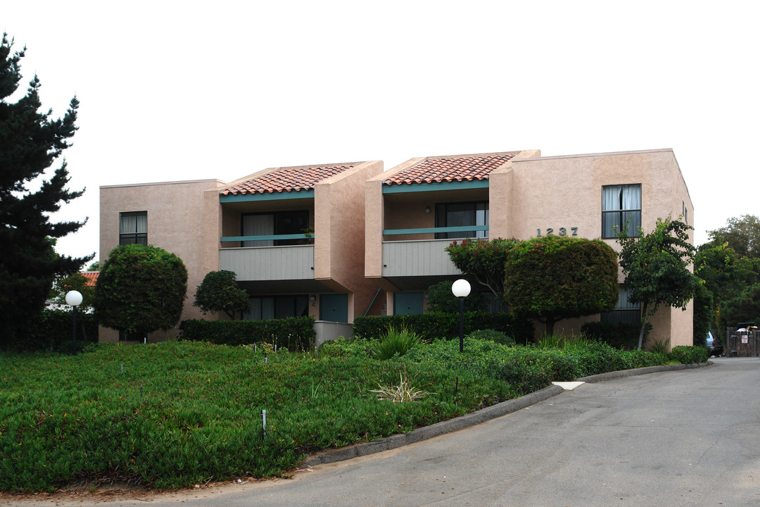 Sea Villa Apartments in Encinitas, CA - Building Photo