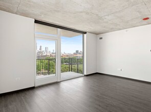 1601 W Lake St in Chicago, IL - Building Photo - Building Photo