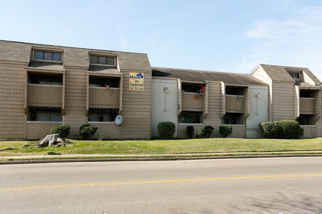 Santa Barbara Apartments in Houston, TX - Building Photo - Building Photo