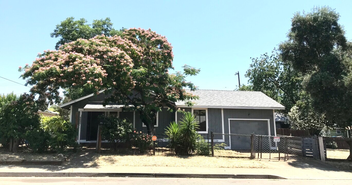 3055 Spencer Ave in Oroville, CA - Building Photo