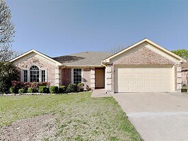 501 Marybeth Dr in Burleson, TX - Building Photo