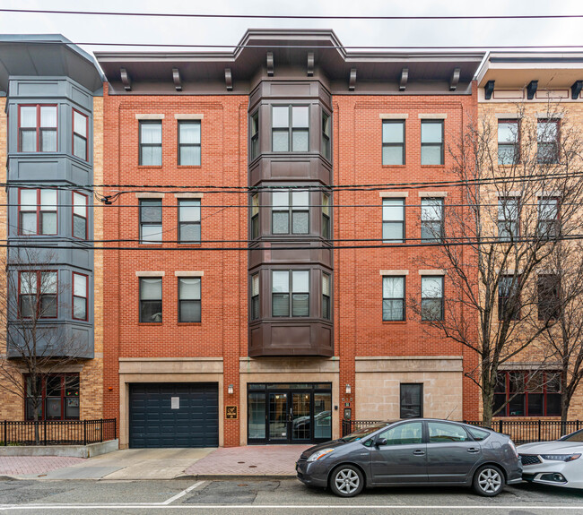 615 Adams St in Hoboken, NJ - Foto de edificio - Building Photo