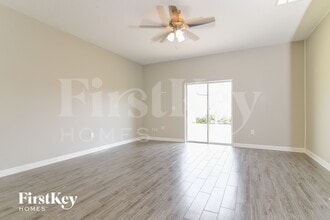 1320 Oak Crest St in Davenport, FL - Foto de edificio - Building Photo