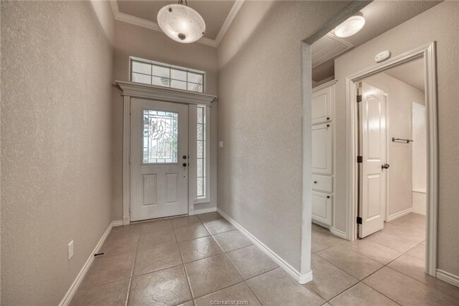 Available August 2026! Adorable 3/2 House in South College Station! in College Station, TX - Building Photo - Building Photo