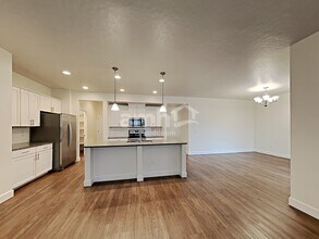 302 E Sicily Dr in Meridian, ID - Building Photo - Building Photo