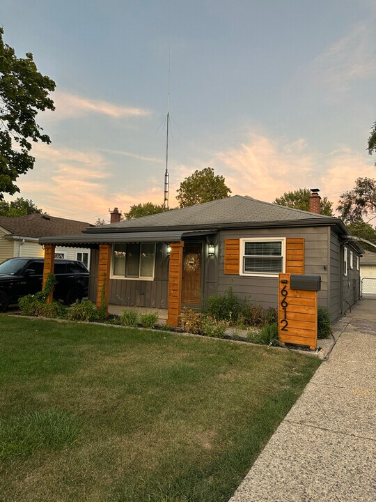 6612 N Waverly St in Dearborn Heights, MI - Building Photo