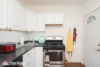 3716 N Hoyne Ave, Unit M05B in Chicago, IL - Building Photo - Building Photo