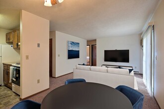 Pacific South in Fargo, ND - Foto de edificio - Building Photo