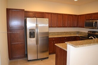 9556 SW 169th Pl in Miami, FL - Foto de edificio - Building Photo