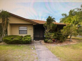 4161 66th St Cir W in Bradenton, FL - Building Photo