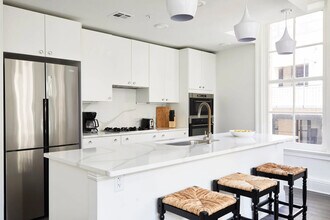 301 St Charles Ave in New Orleans, LA - Building Photo - Building Photo