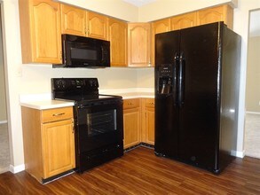 407 Lazy Ln in Montgomery, TX - Foto de edificio - Building Photo