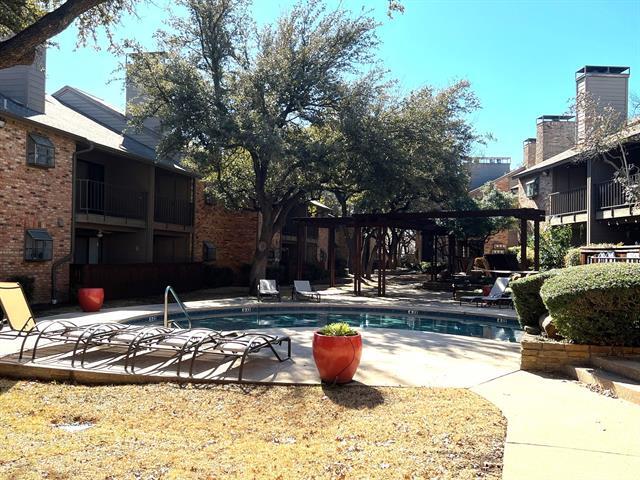 15221 Berry Trail in Dallas, TX - Building Photo