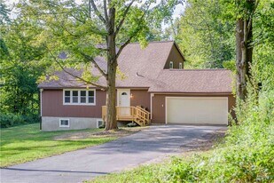 141 Engles Rd in Oswego, NY - Building Photo